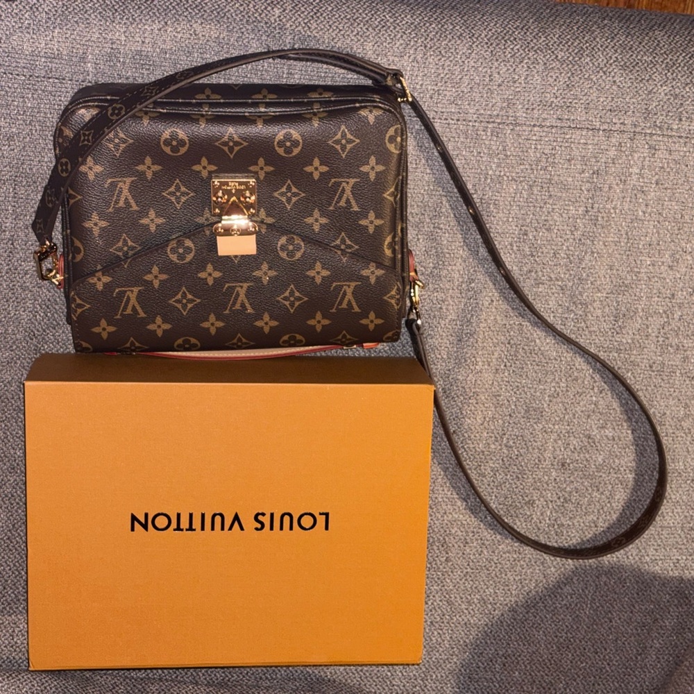 Louis Vuitton Monogram Crossbody Bag Pochette Métis